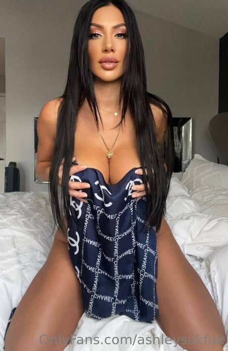 Ashley Suk Fuk photo 863