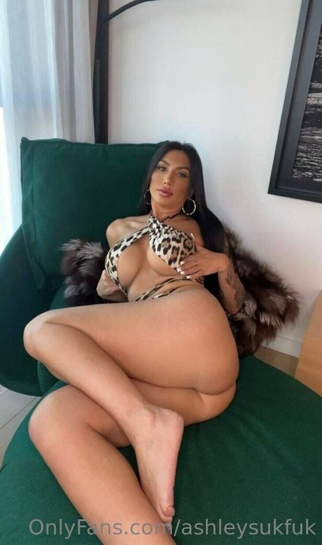 Ashley Suk Fuk photo 880