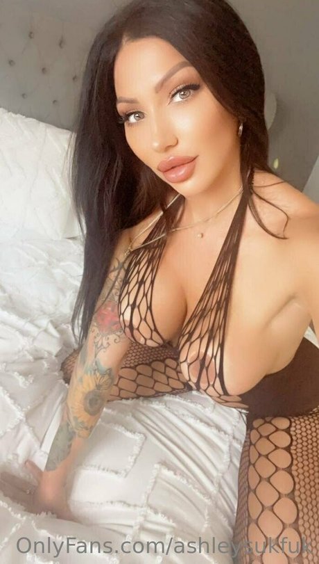Ashley Suk Fuk photo 904