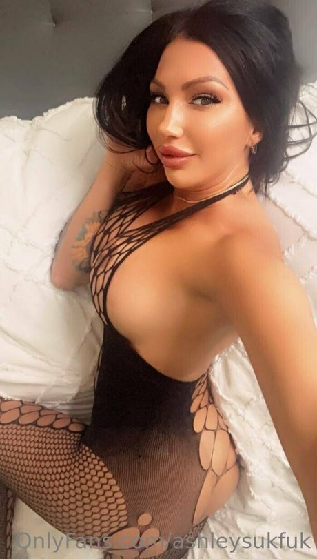 Ashley Suk Fuk photo 907