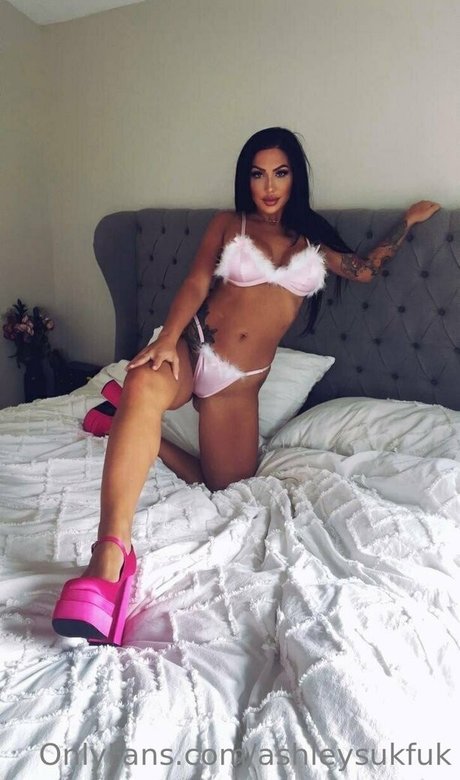 Ashley Suk Fuk photo 1005