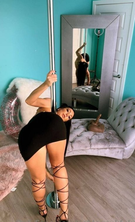 Ashley Suk Fuk photo 1025