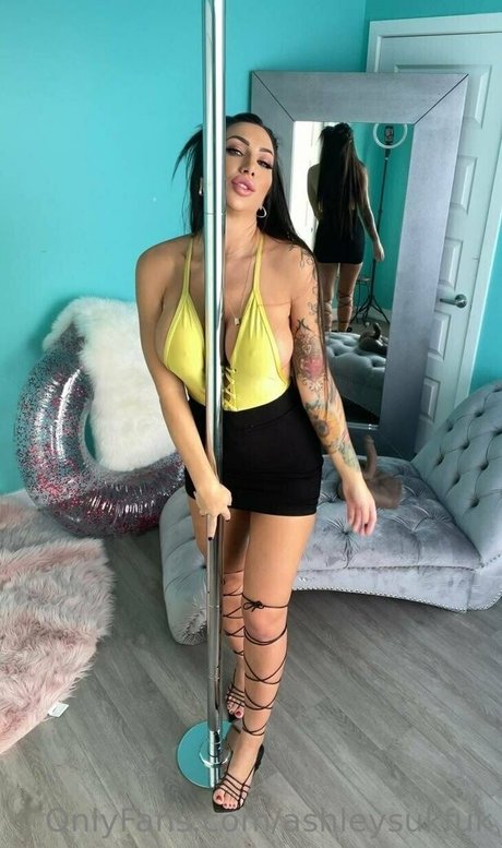 Ashley Suk Fuk photo 1034