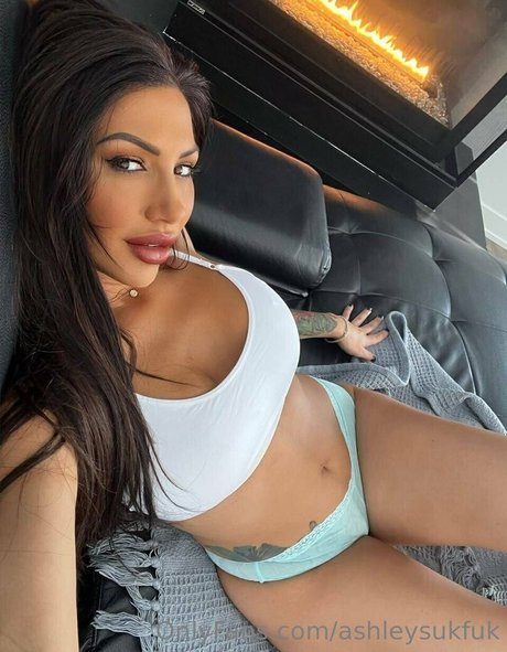 Ashley Suk Fuk photo 1039