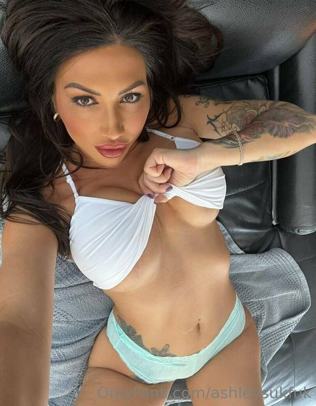 Ashley Suk Fuk photo 1045