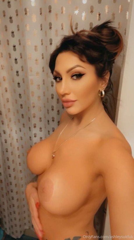 Ashley Suk Fuk photo 1095