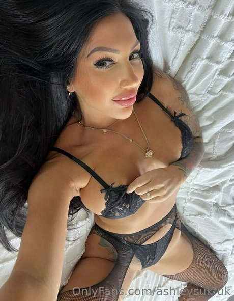Ashley Suk Fuk photo 1102