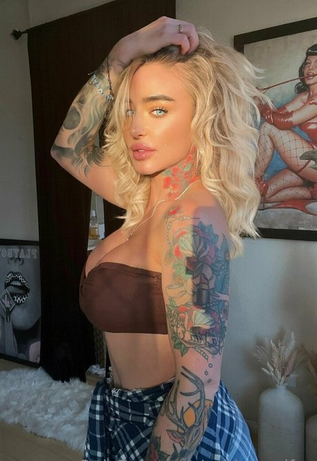Ashleywolfxo photo 13