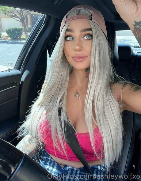 Ashleywolfxo photo 17