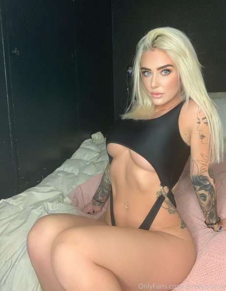 Ashleywolfxo photo 19