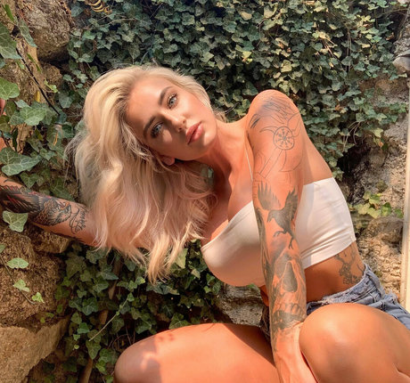 Ashleywolfxo photo 82
