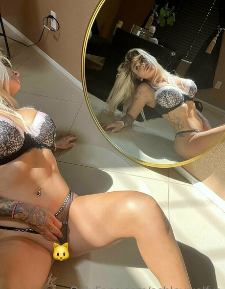 Ashleywolfxo photo 97