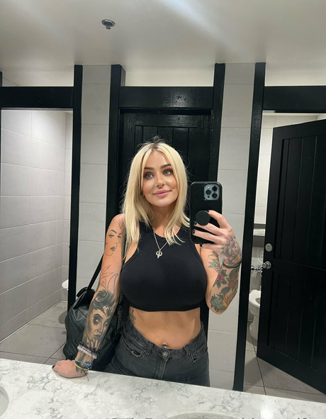 Ashleywolfxo photo 137