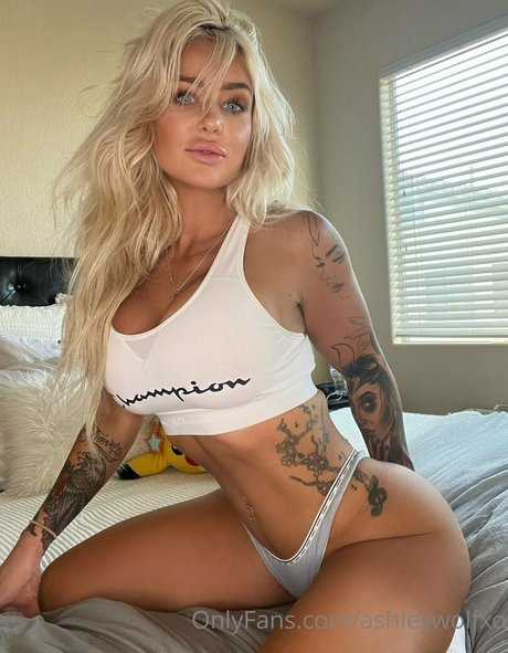 Ashleywolfxo photo 161