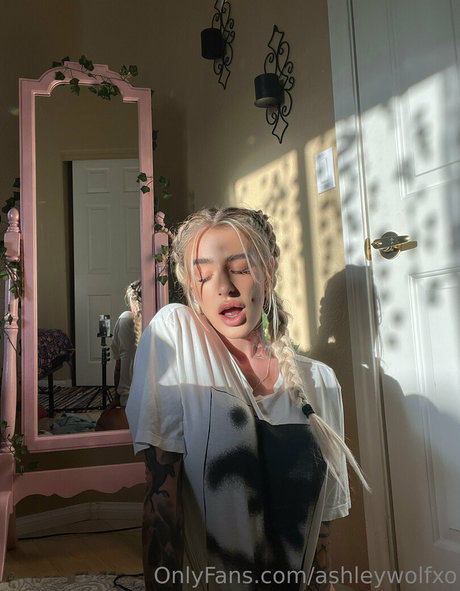 Ashleywolfxo photo 170