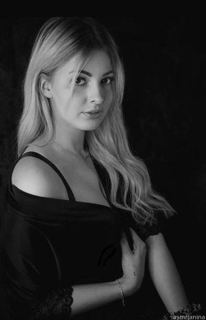 ASMR Janina photo 9