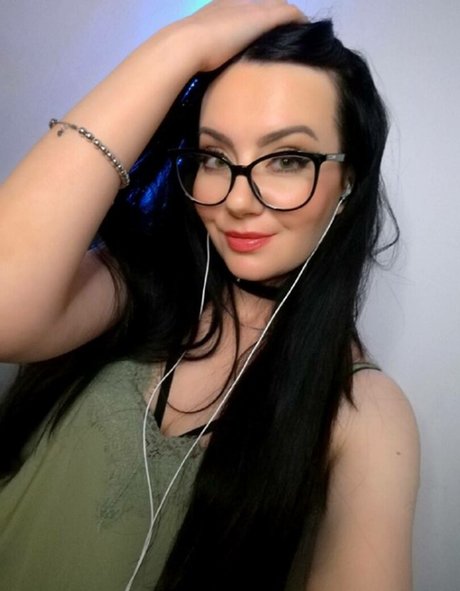 ASMR Kate Lullaby photo 8