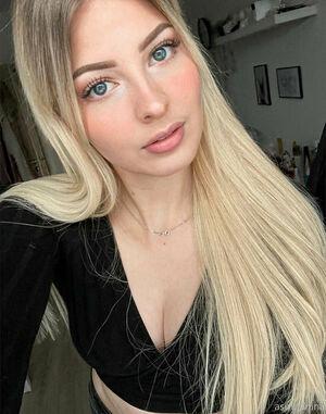 asmrjanina photo 30