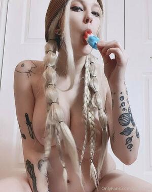 Astridxox photo 230