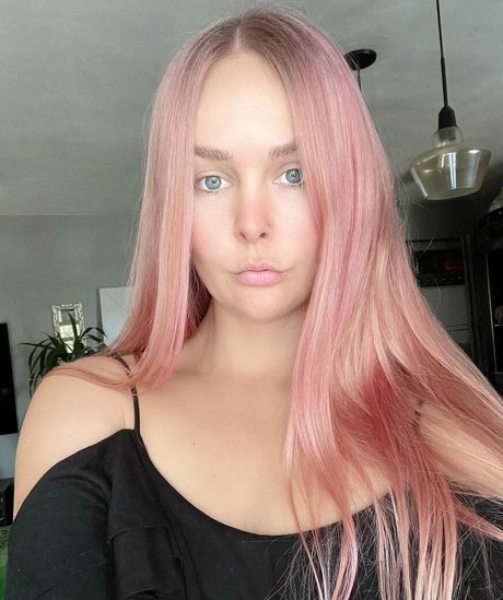 Athena Lundberg photo 26