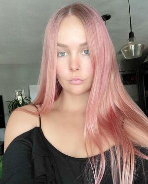 Athena Lundberg photo 1