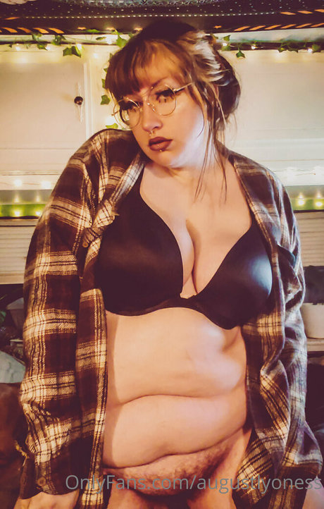 Augustlyoness photo 10