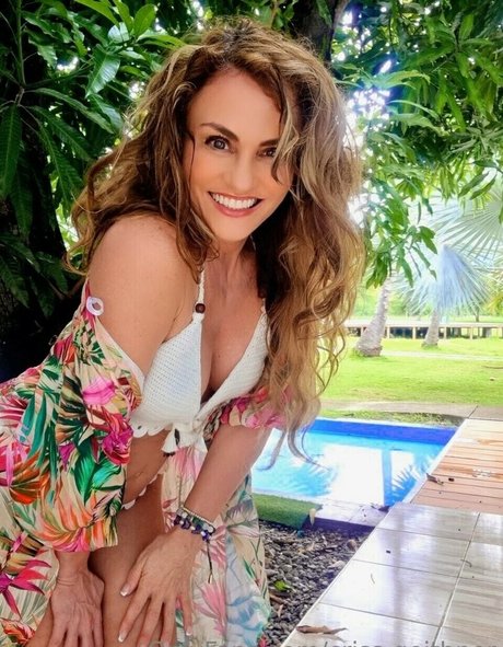Aura Cristina Geithner photo 646