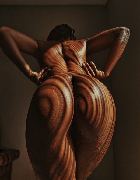Aurelie Lily PoesieNue photo 11
