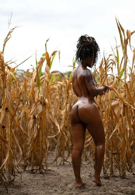 Aurelie Lily PoesieNue photo 12