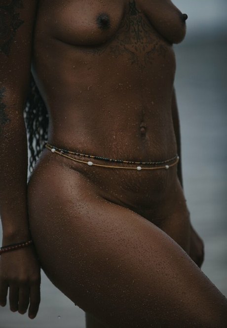Aurelie Lily PoesieNue photo 13