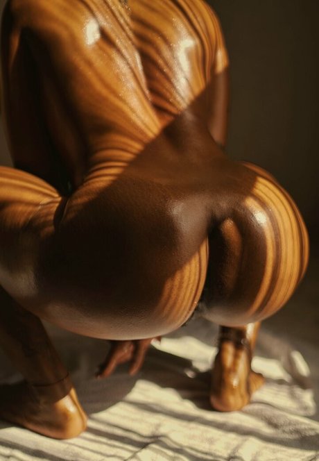 Aurelie Lily PoesieNue photo 56