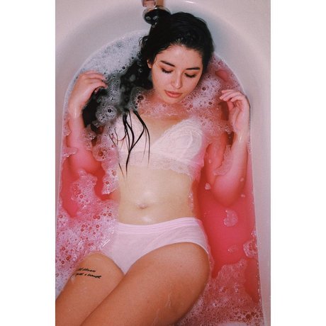 Autumn Farrell photo 1