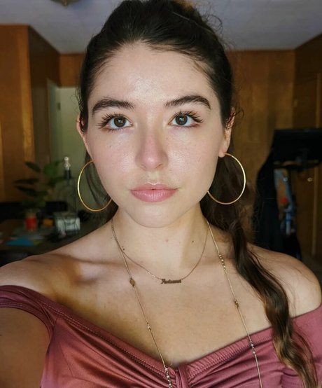 Autumn Farrell photo 2