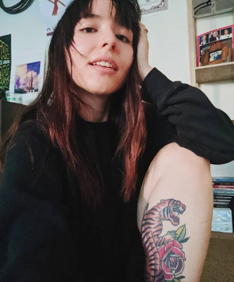 Autumn Farrell photo 3