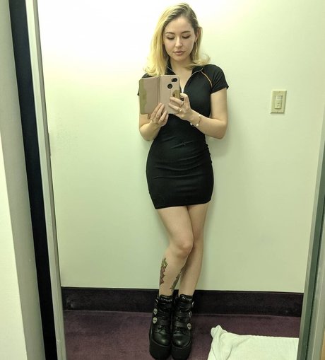 Autumn Farrell photo 10