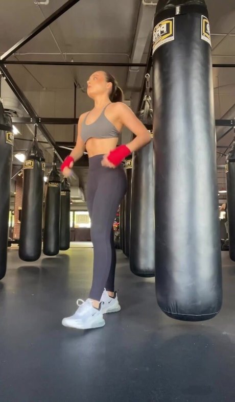 Ava Allan photo 9