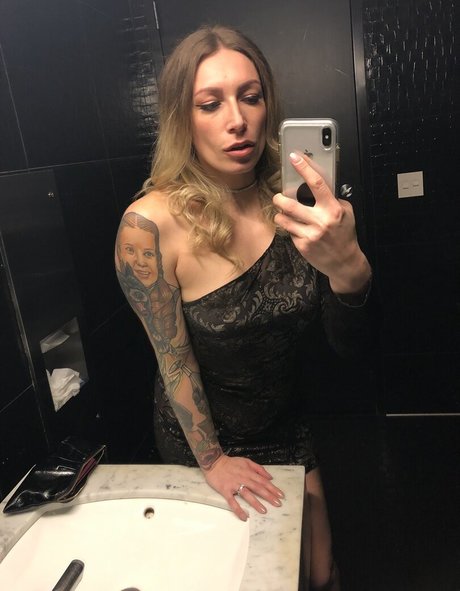 Ava_austen photo 338