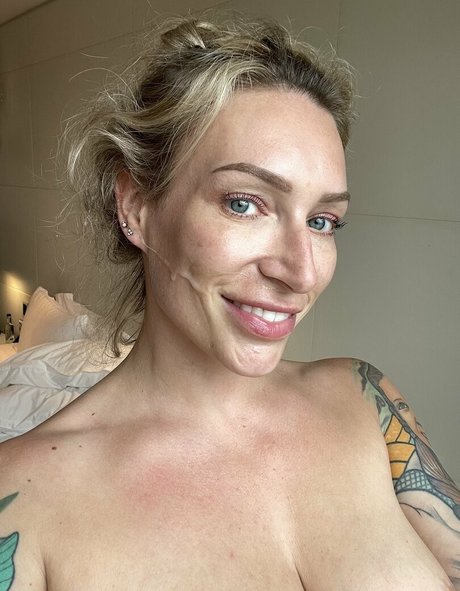 Ava_austen photo 423