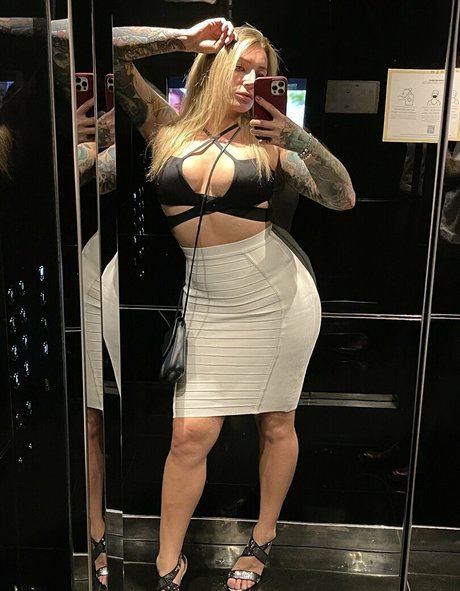 Ava_austen photo 425