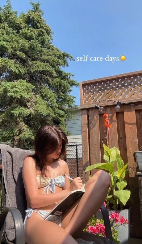 Ava Rose Beaune photo 115