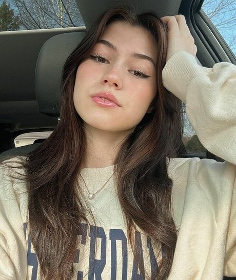 Ava Rose Beaune photo 136