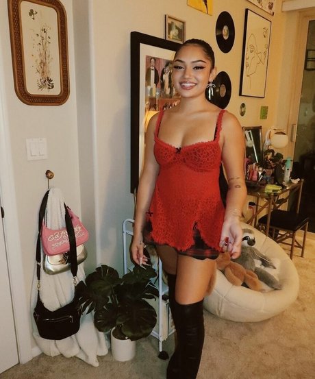 Avani Gregg photo 26