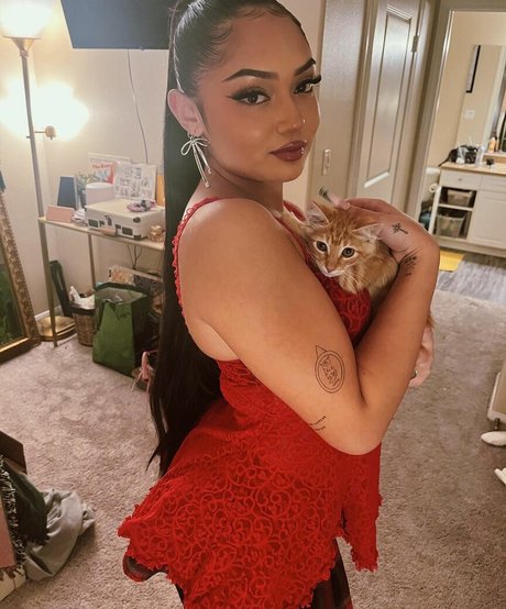 Avani Gregg photo 29