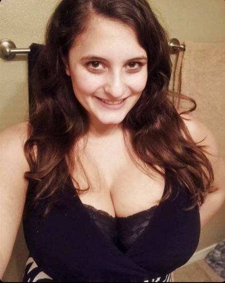 Avery Millah photo 32
