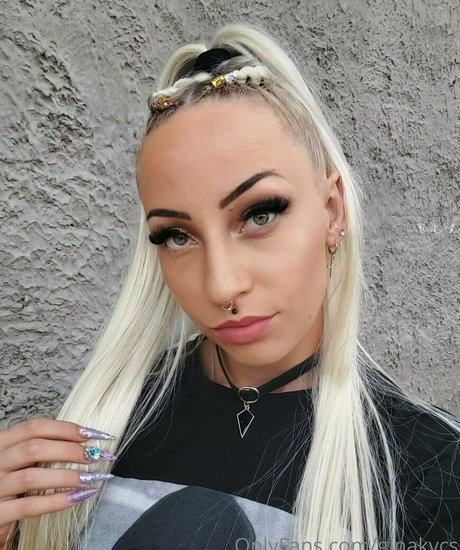 Badbunnybabee photo 4