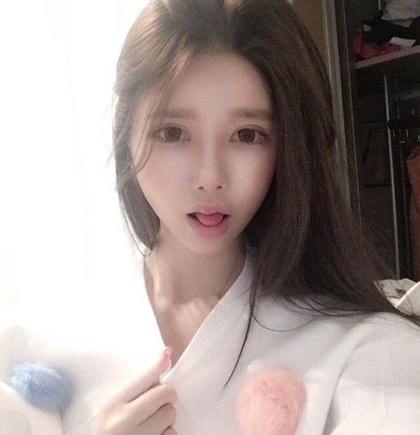 Baek Si Young photo 51