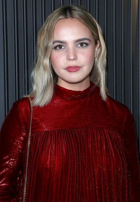 Bailee Madison photo 1