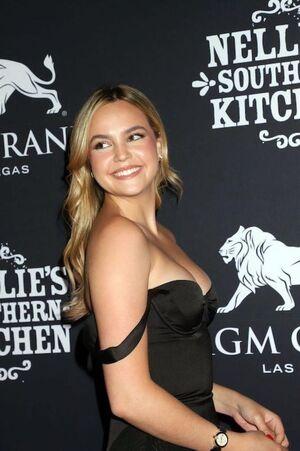 Bailee Madison photo 15