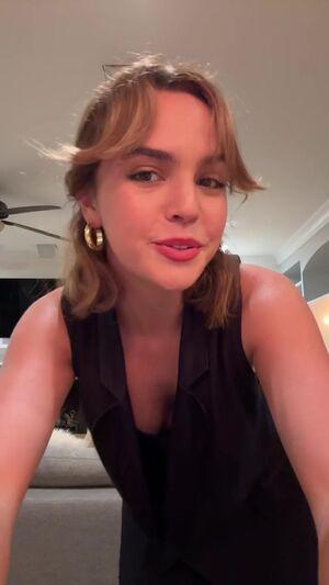 Bailee Madison photo 22