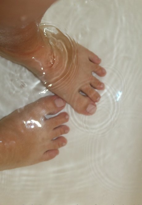 Barefoot_babe02 photo 29
